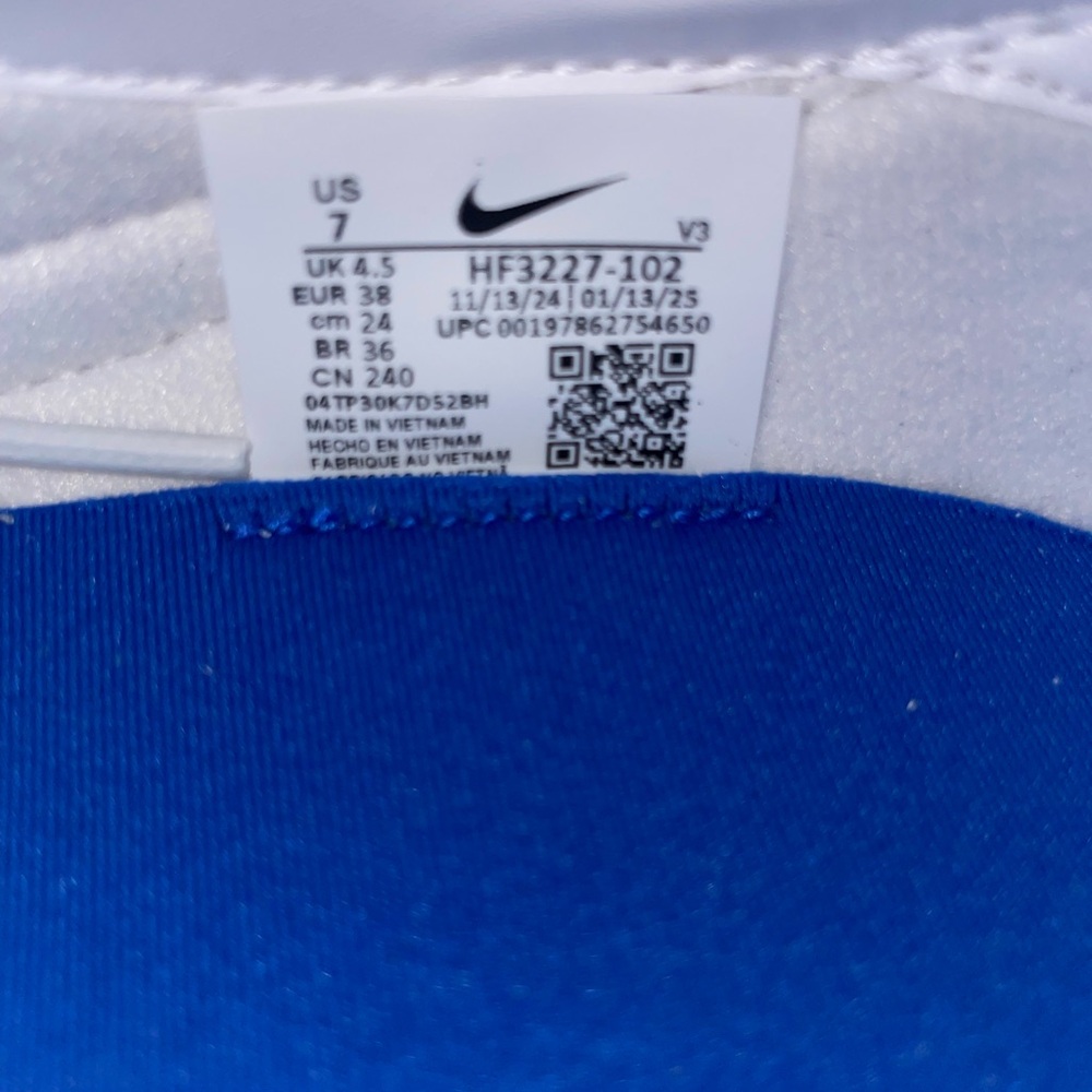 NWT Nike Summit White and Team Red Sneakers - Picture 9 of 10